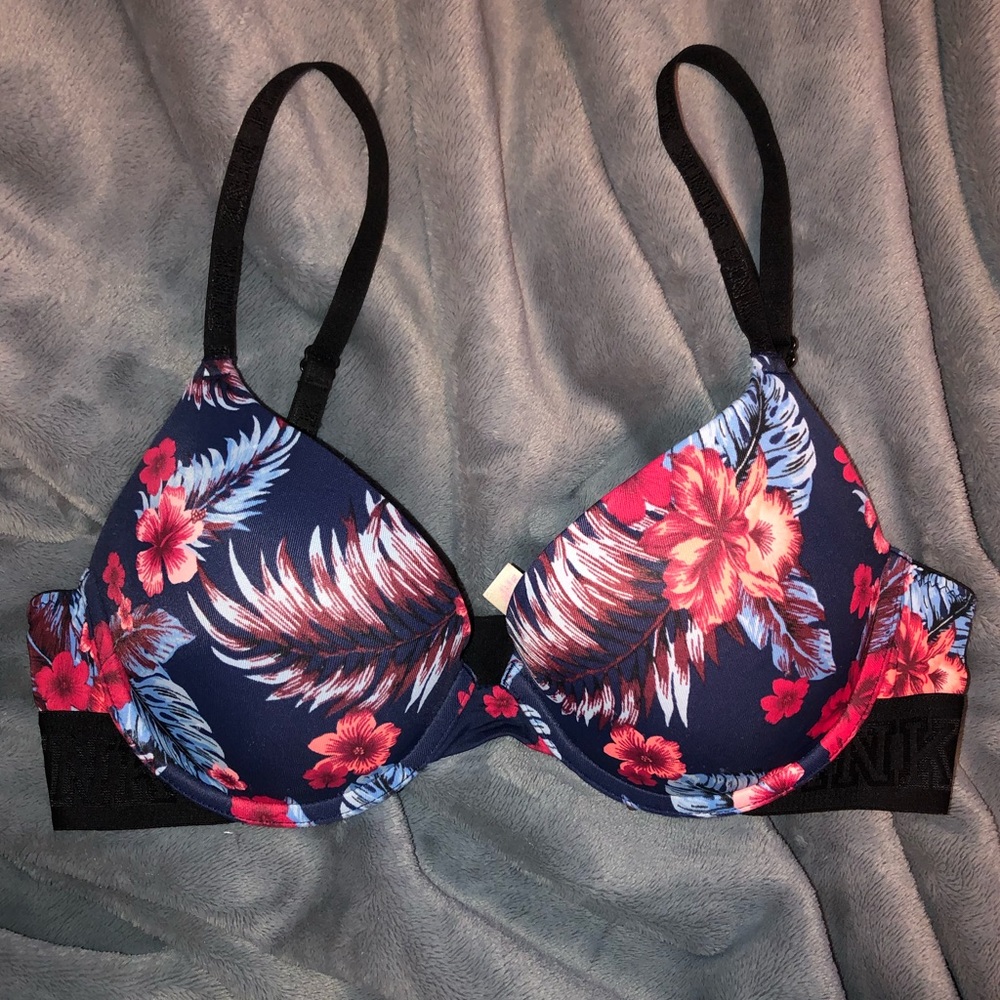 PINK VS Wear Everywhere Push Up